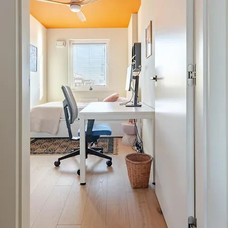 Cosy With A Comfy Work Space ורשה