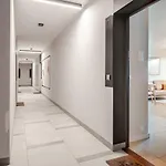 Cosy With A Comfy Work Space - Book It 아파트