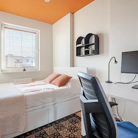 Apartament Cosy With A Comfy Work Space - Book It Warszawa