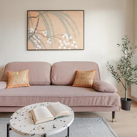 Cosy With A Comfy Work Space Apartment *